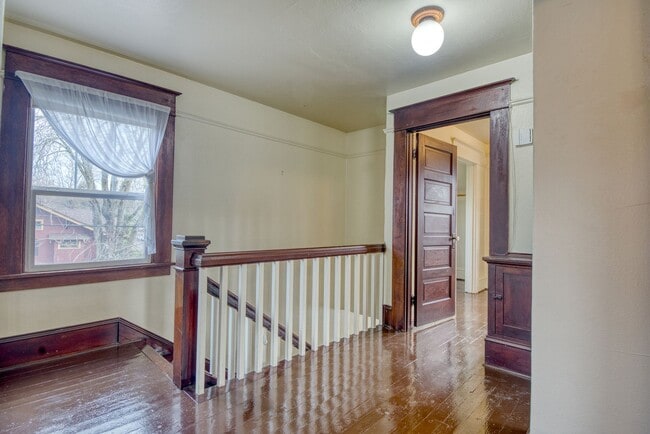 Building Photo - In the heart of Downtown Vancovuer