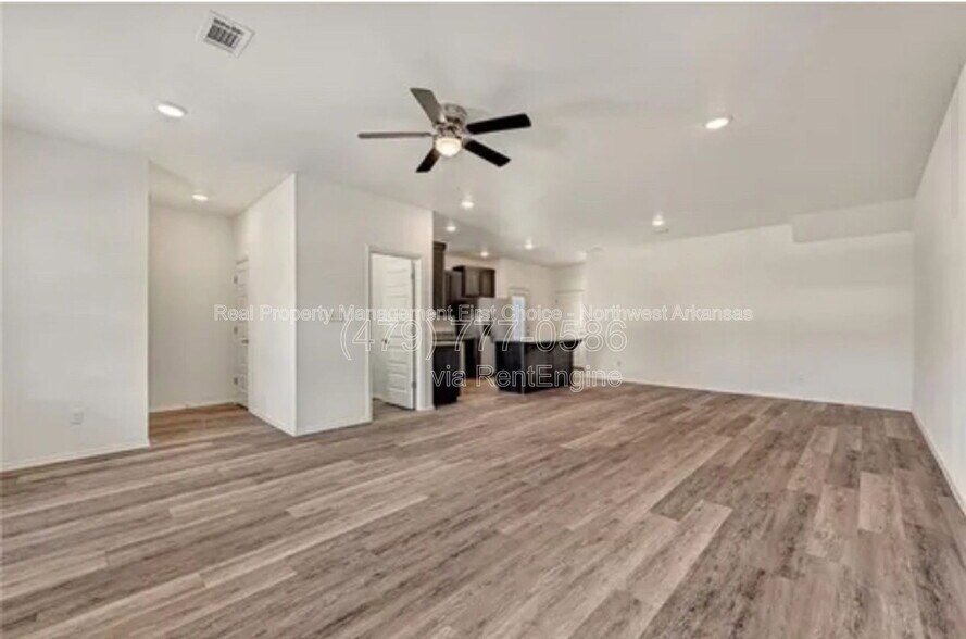 Building Photo - 820 S Benchmark Ln
