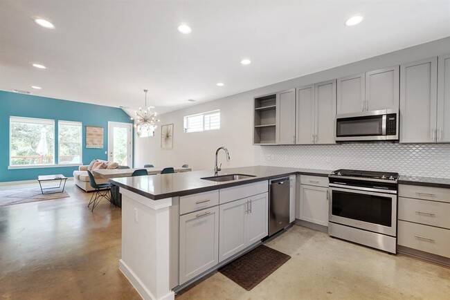 Building Photo - 3108 Aldwyche Dr