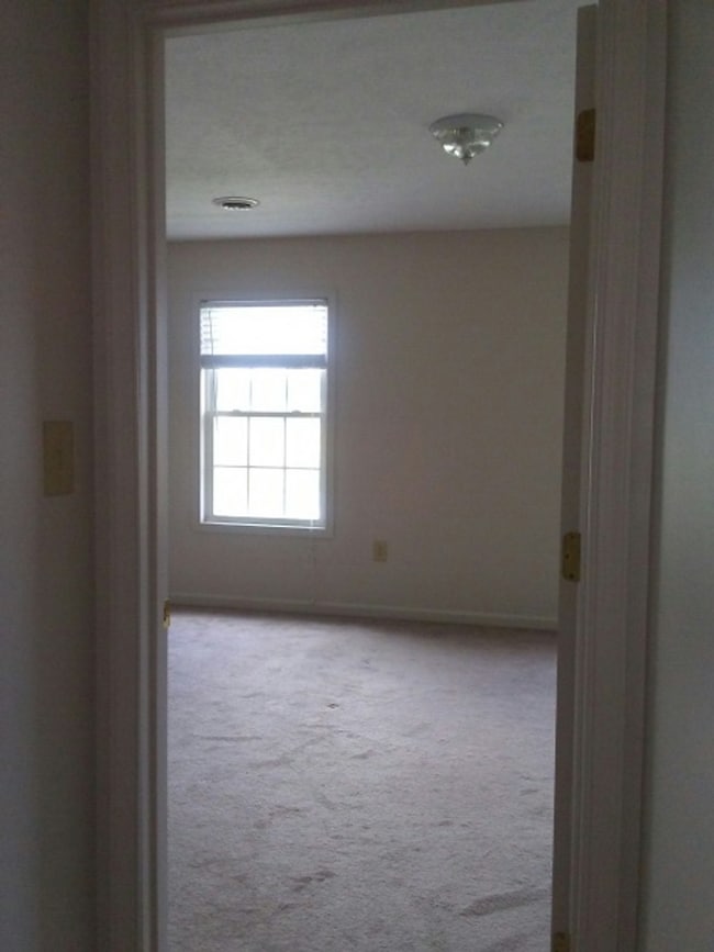 Building Photo - Townhouse located at Pikes Place