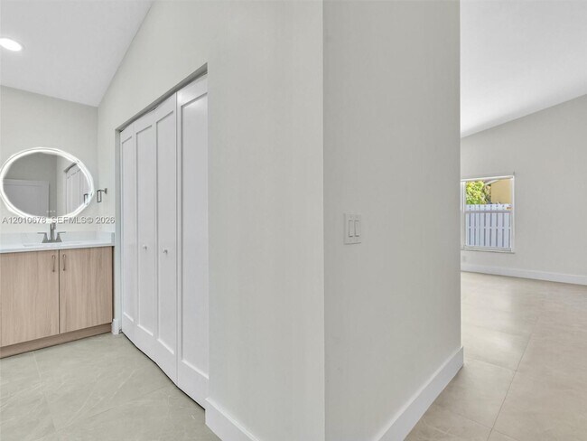 Building Photo - 3863 SW 53rd Pl