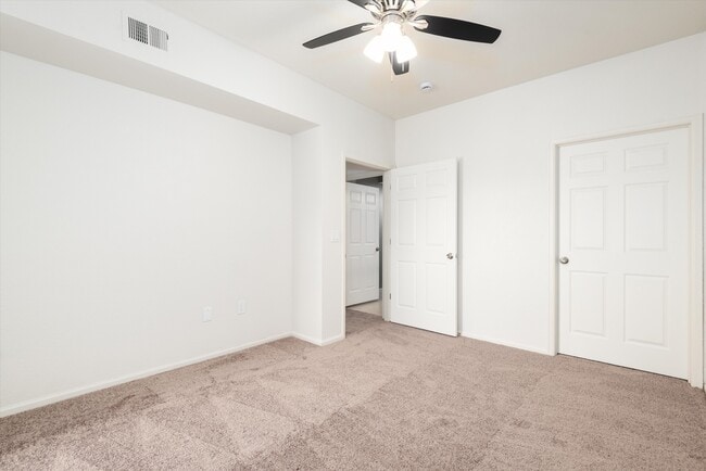 Building Photo - 905 S Zeno Way