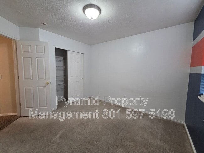 Building Photo - 2056 S 1600 W