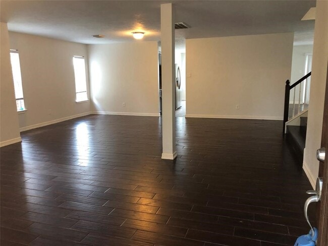 Building Photo - 5718 Silas Creek Ct