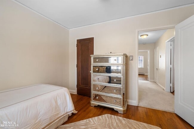 Building Photo - 476 St Clair Ave