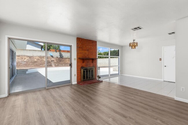 Building Photo - 4 Bedroom Home in Bay Park with Office and...