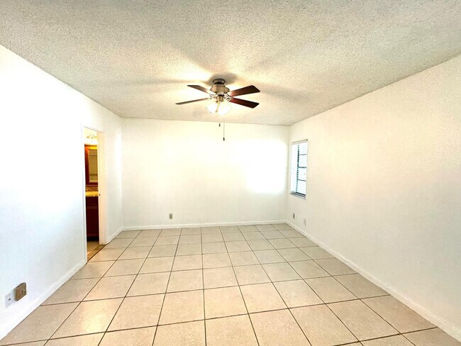 Building Photo - 2424 NW 89th Dr