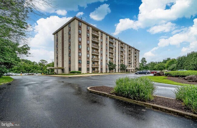 Building Photo - 27208 Valley Run Dr