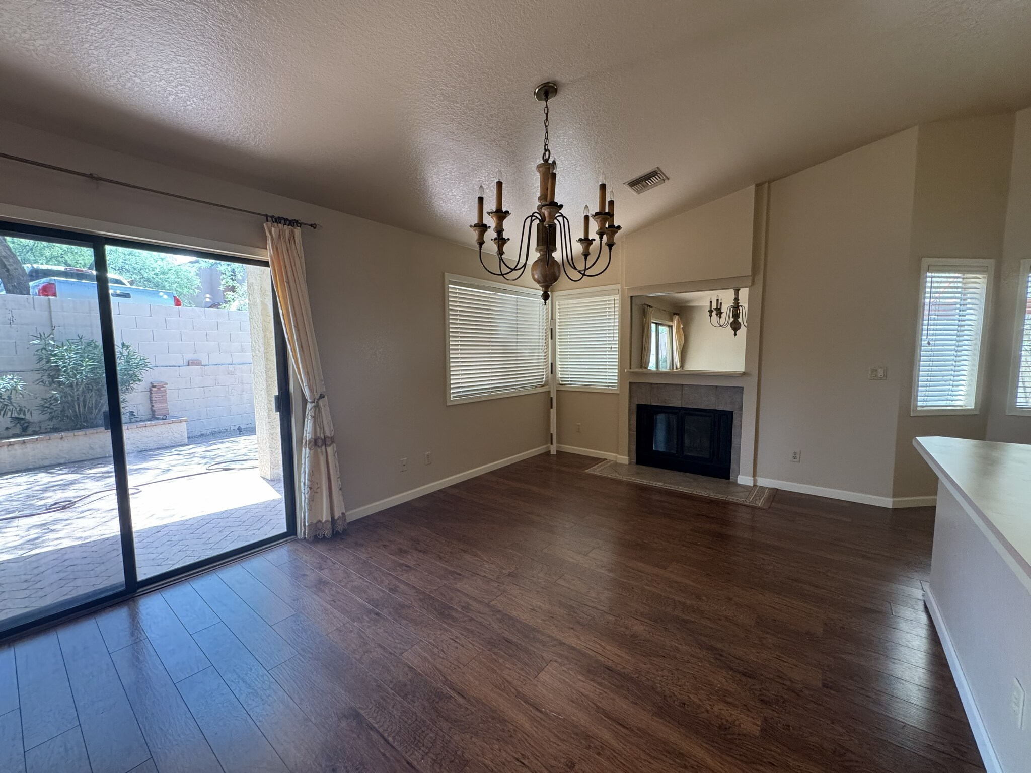 Building Photo - 7692 E Dayview Cir