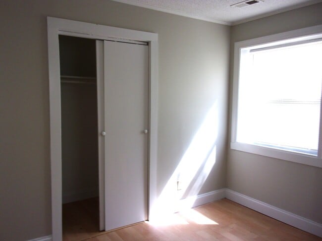 Building Photo - 1233 Bose Ave