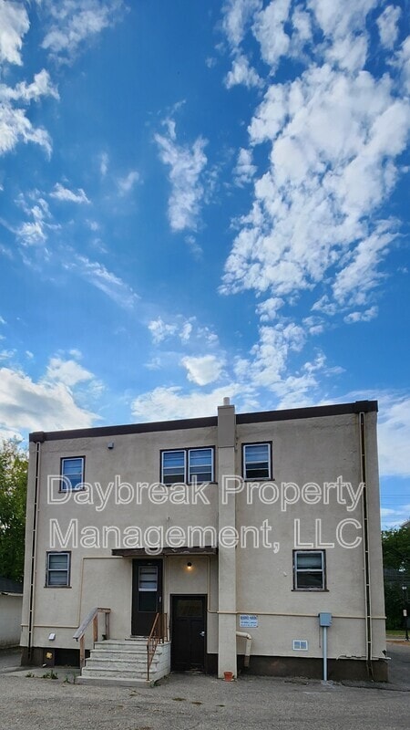 Building Photo - 1209-11 1/2 11 1/2 St N