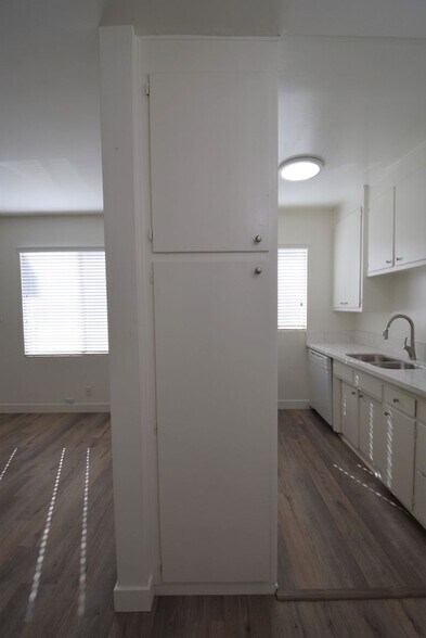 Building Photo - 4565 Hazeltine Ave