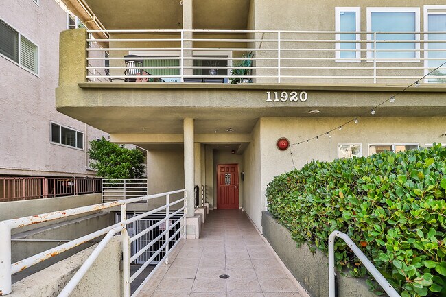 Building Photo - 11920 Goshen Ave