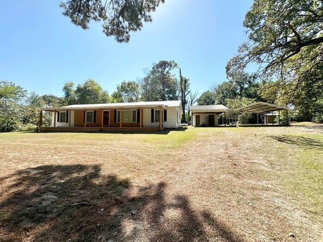 Primary Photo - Tour Today! 3 Bed 1 Bath on 3 Acres with a...