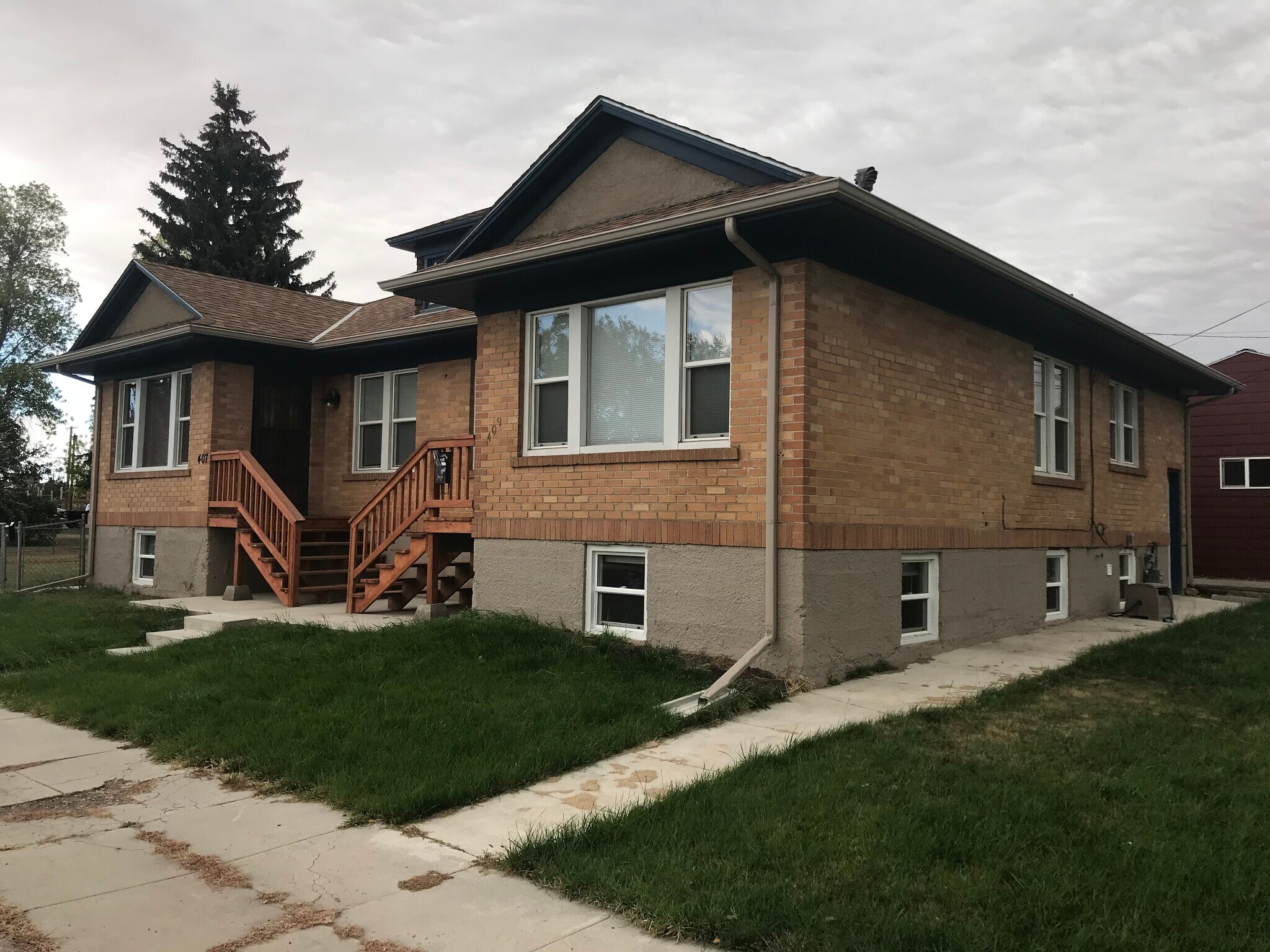 Building Photo - 409 5th St S