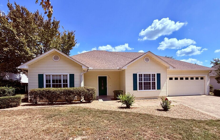 Building Photo - 587 Long Beach Dr