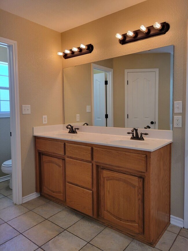 Building Photo - Huge 1/2 acre lot on cul de sac!  White Ro...