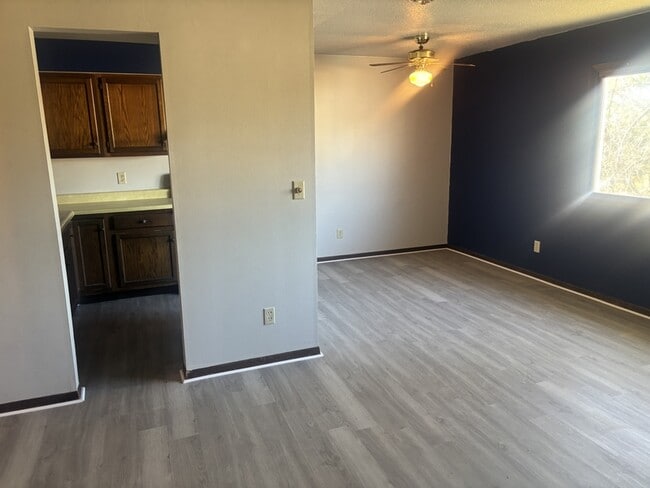 Building Photo - 1520 Oak Ridge Ln SE