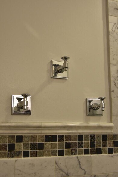 Building Photo - 2 Parker Hill Ter