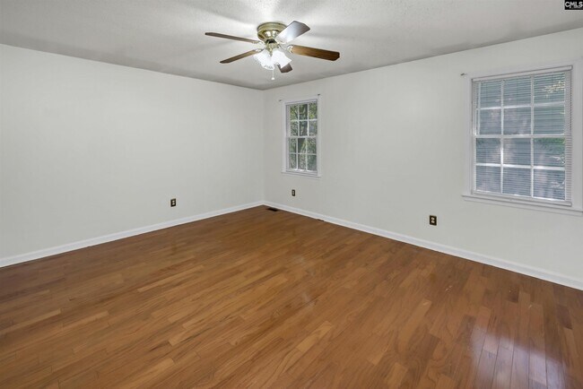 Building Photo - 1405 Parkdale Dr