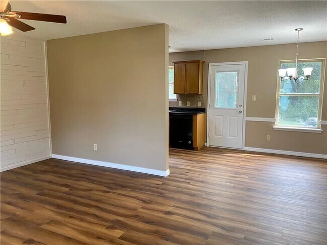 Living room - 507 Boulder Dr