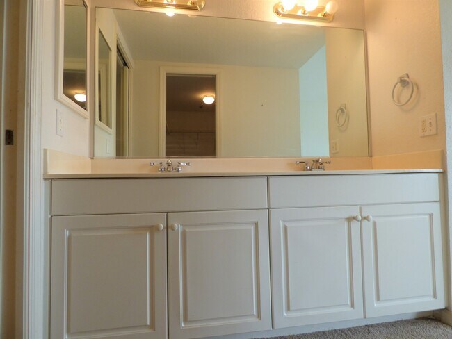 Building Photo - Rolls Landing Condo- Gated community with all the features