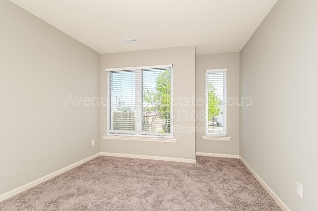 Building Photo - 39 Wingtip