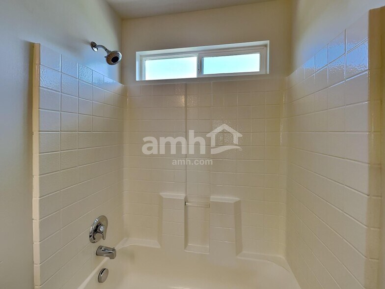 Building Photo - 154 Crystal Bay Dr