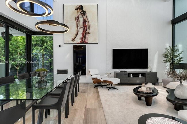 Building Photo - 528 Lakeview Ct