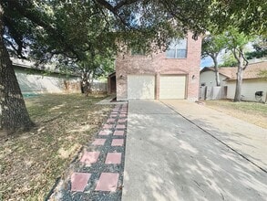 Building Photo - 1600 Primrose Trail