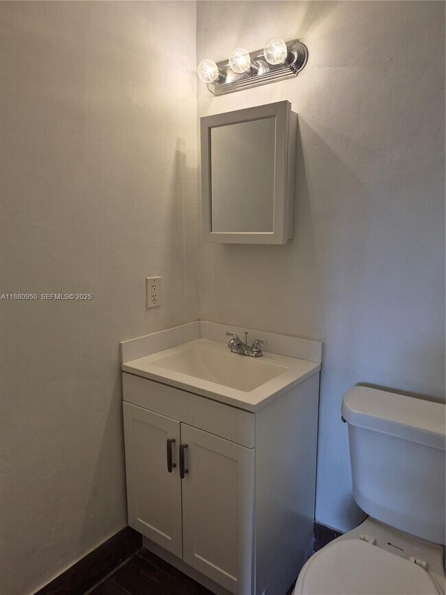 Building Photo - 4920 SW 28th Terrace