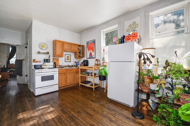 Building Photo - 3521 W Cortland St