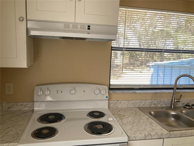 Building Photo - 3588 Meriden Ave