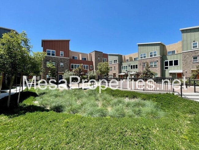 Building Photo - 8870 Camphor Ave