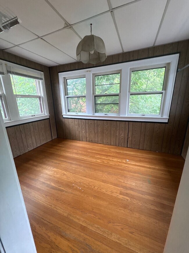 Building Photo - Edgewood2179