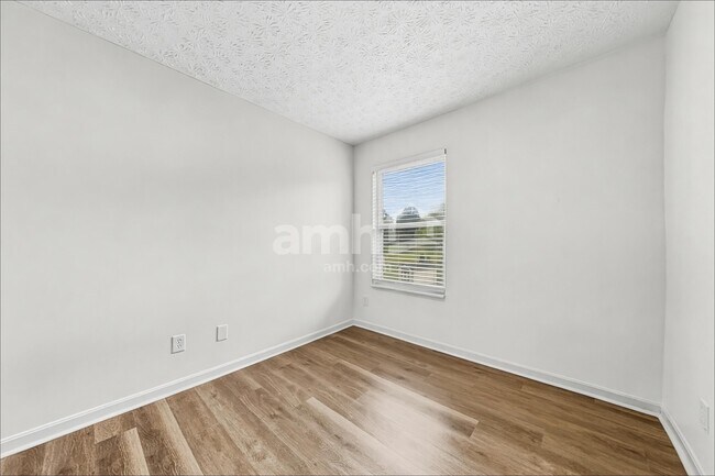 Building Photo - 2044 Woodmere Ct