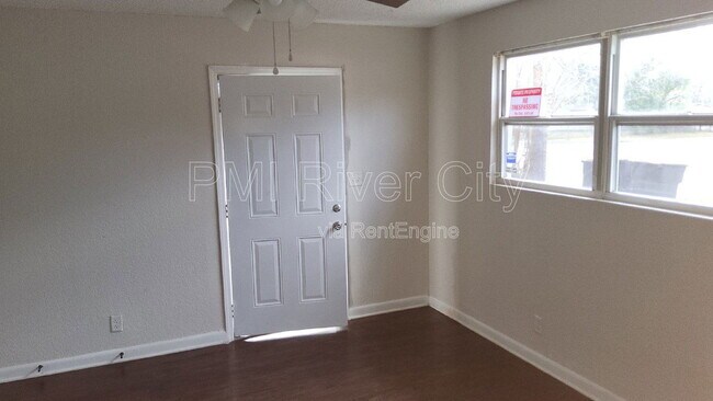 Building Photo - 2309 Lane Ave S