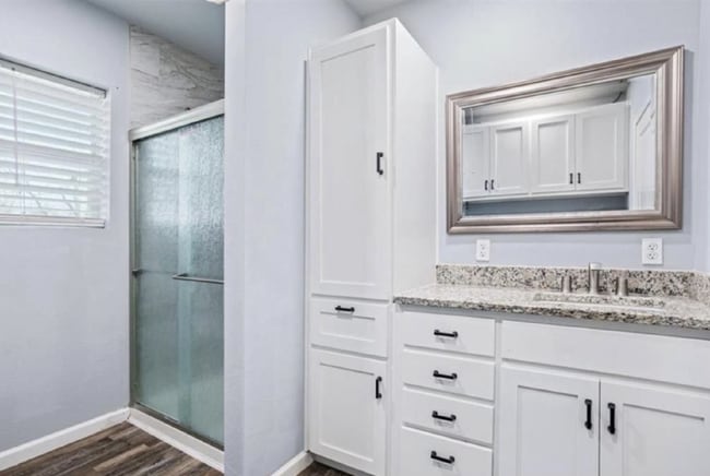 Building Photo - 117 Emma St