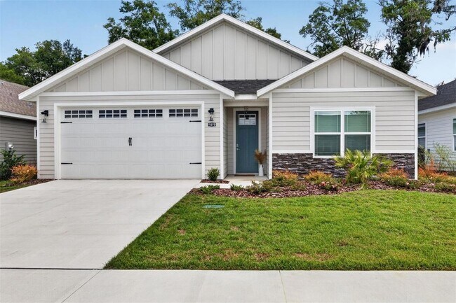 Building Photo - 1075 SW 66th Ter