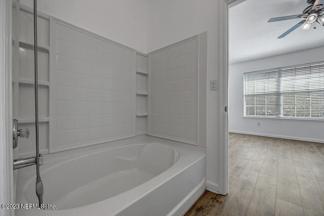 Building Photo - 5915 Pavilion Dr