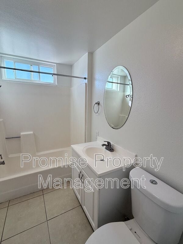 Building Photo - 941 40th St