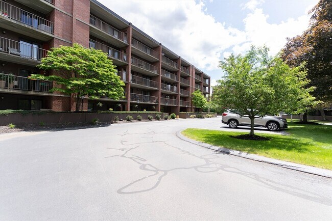 Building Photo - 144 Marble St