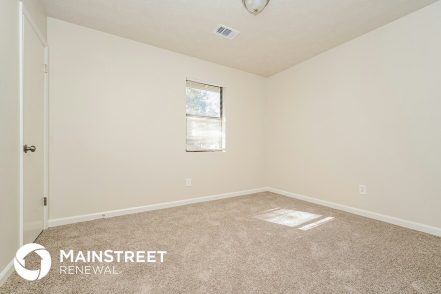 Building Photo - 4276 Old Lake Dr