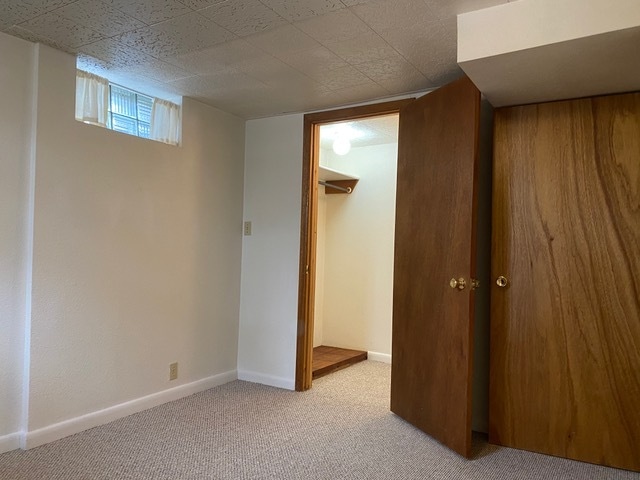 Walk-in closet - 225 N Overland Trl