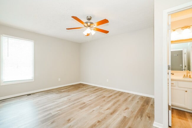 Building Photo - 5776 Chase Run