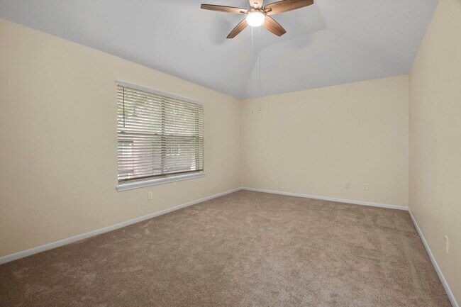 Building Photo - 13 E Willowood Ct