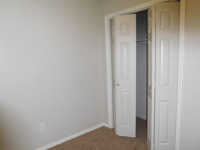 Building Photo - 5728 S Vancouver Ave