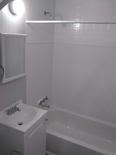 Building Photo - 201 Lake Dr