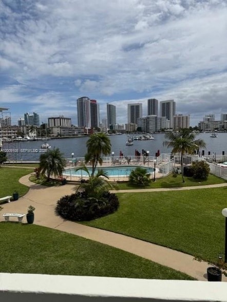 Building Photo - 450 Golden Isles Dr