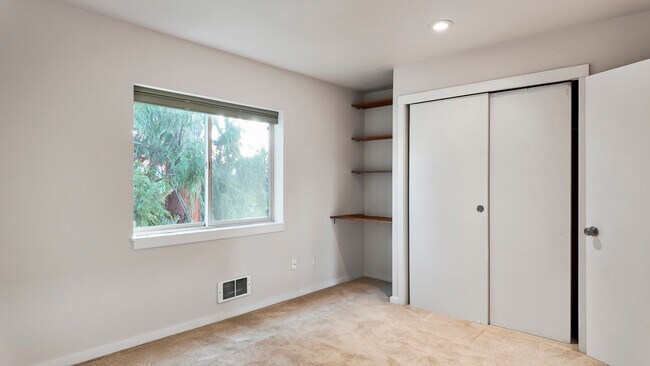 Building Photo - 11560 Stone Ave N